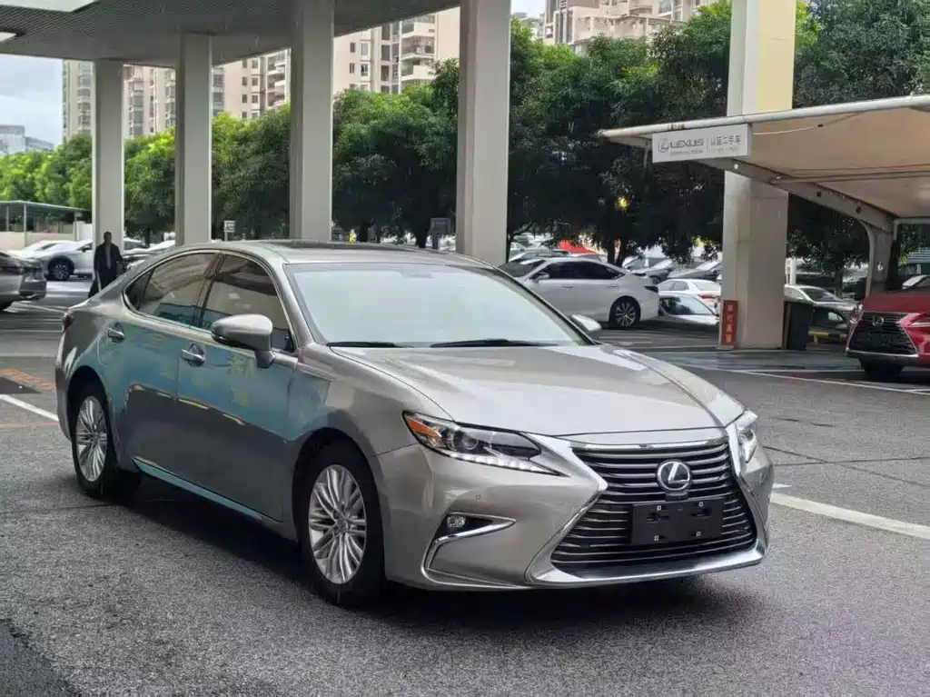 Lexus ES 2017 — фото 3
