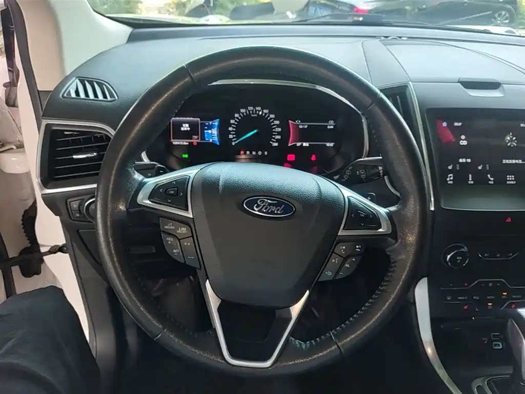 Ford Edge 2016 — фото 11