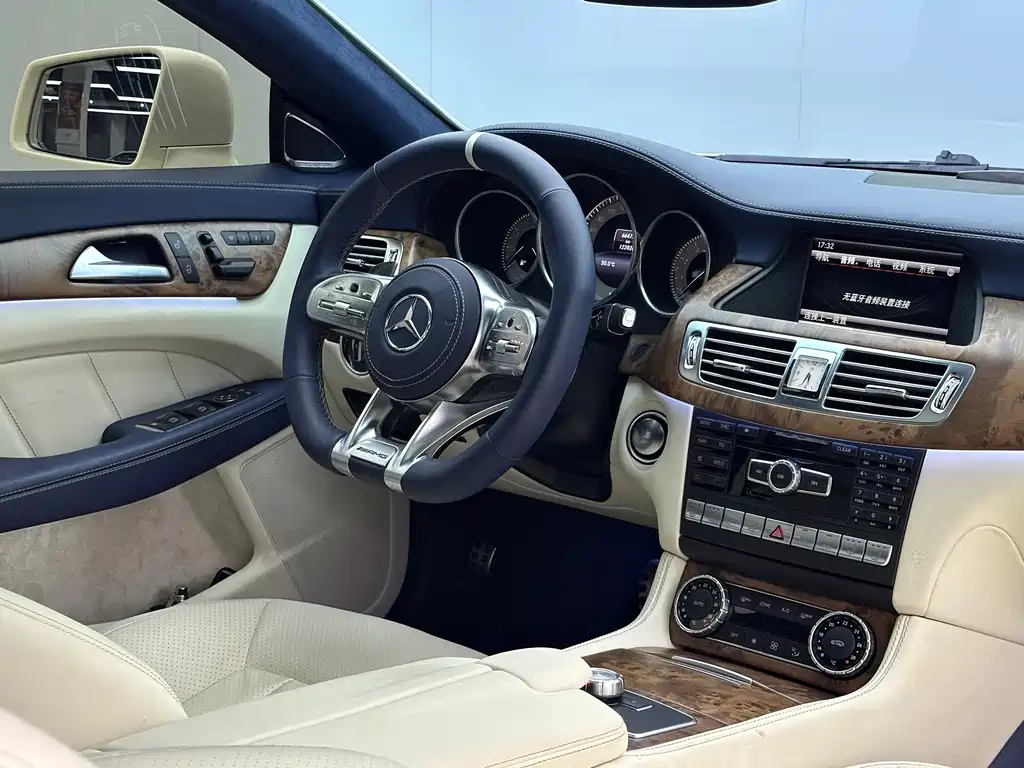 Mercedes-Benz CLS 2016 — фото 19