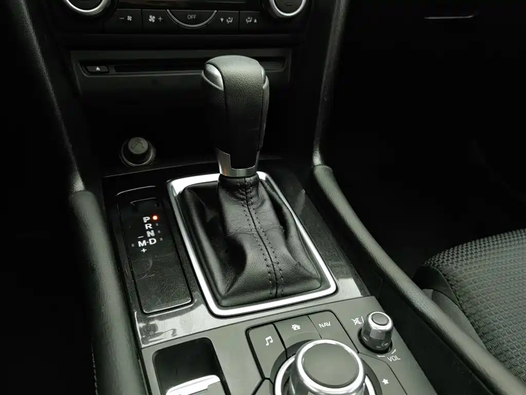 Mazda 3 Axela 2017 — фото 13
