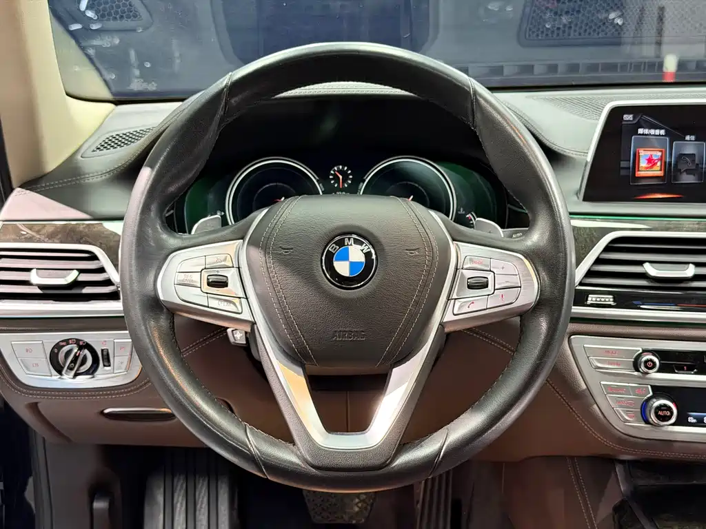 BMW 7 Series 2017 — фото 16