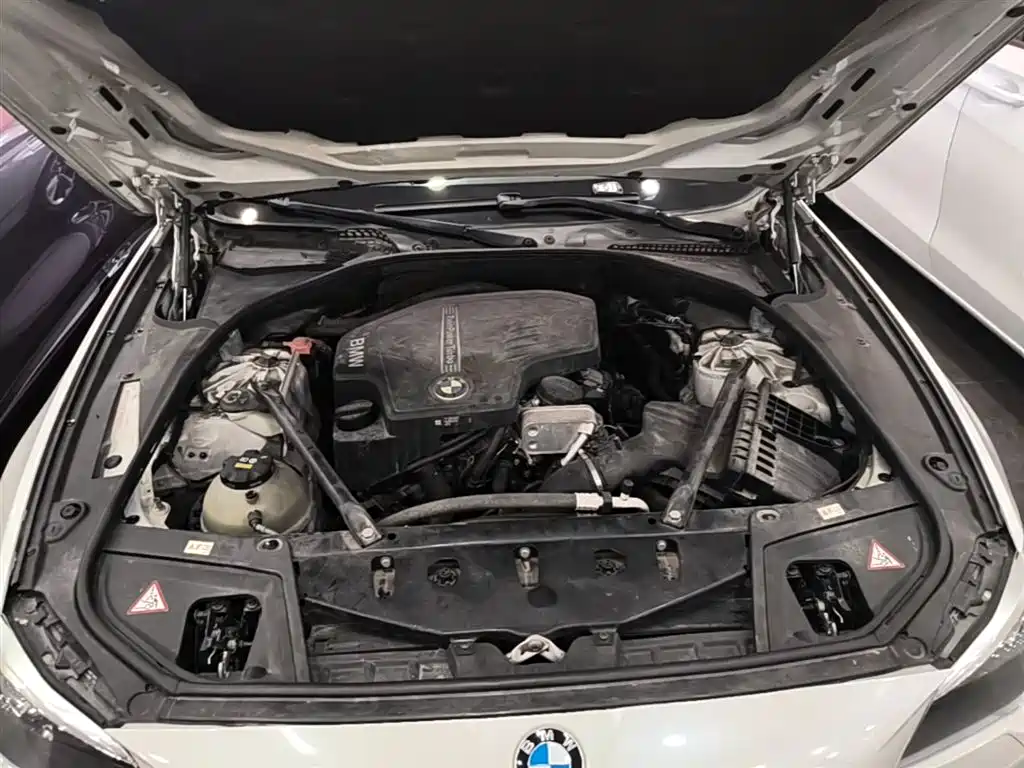 BMW 5 Series 2015 — фото 20
