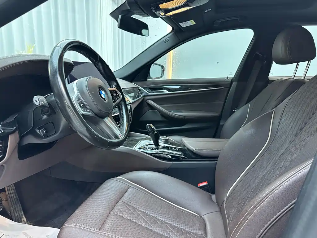 BMW 5 Series 2021 — фото 16