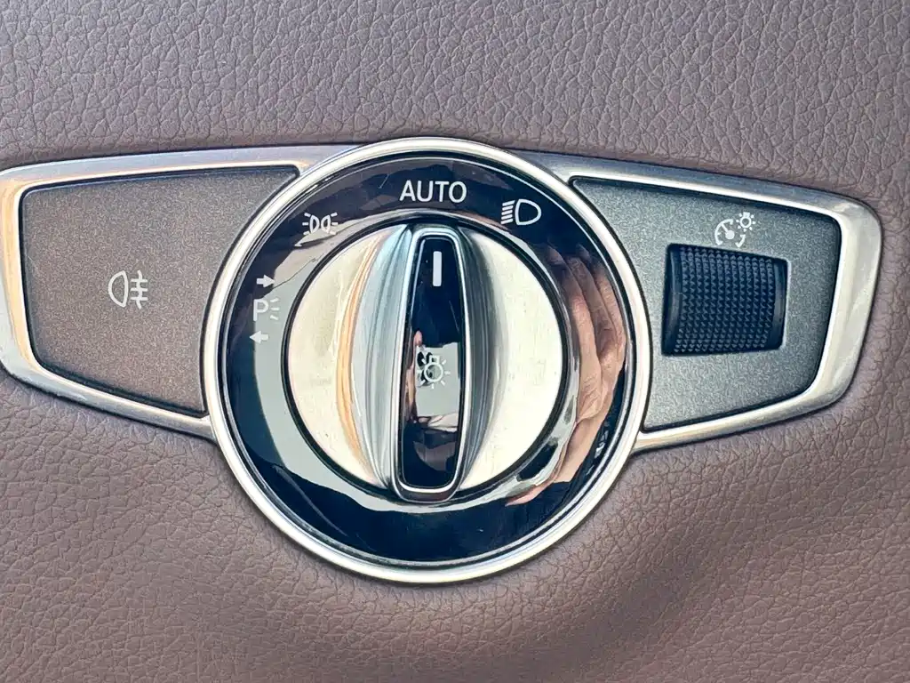 Mercedes-Benz E-Class 2019 — фото 26