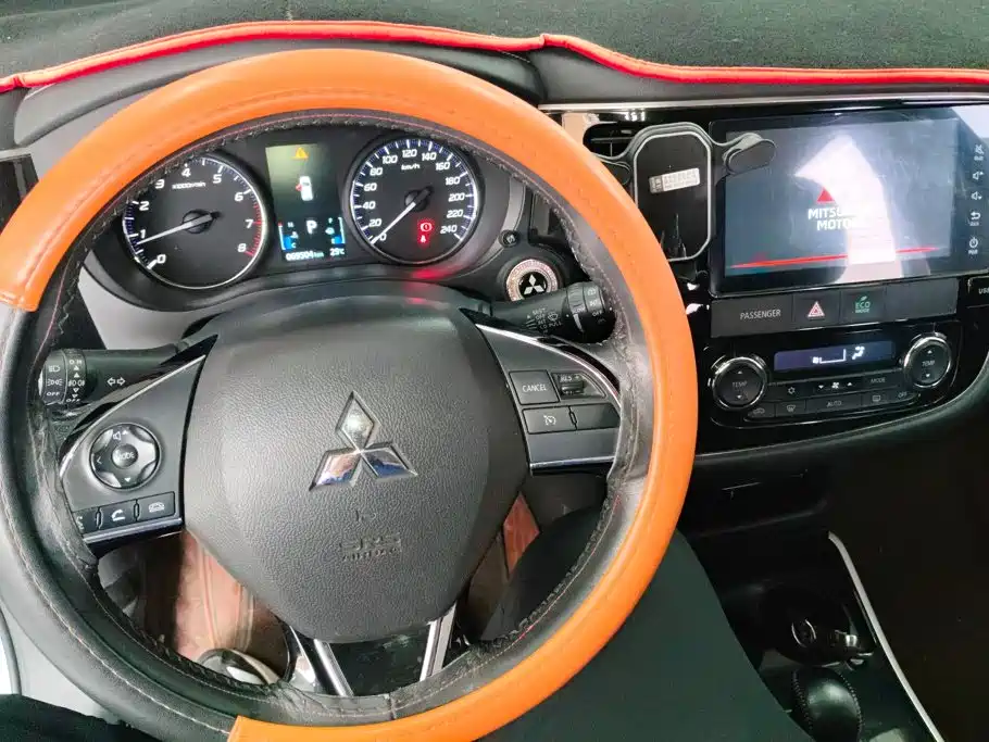 Mitsubishi Outlander 2020 — фото 12