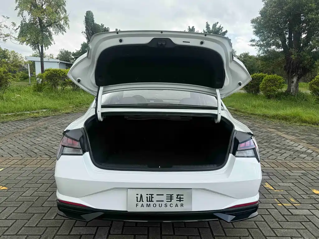 Hyundai Elantra 2022 — фото 15