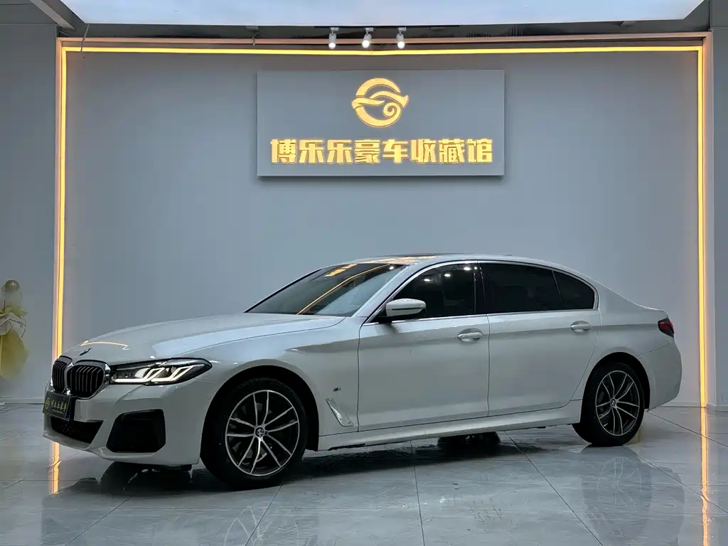 BMW 5 Series 2021 — фото 1
