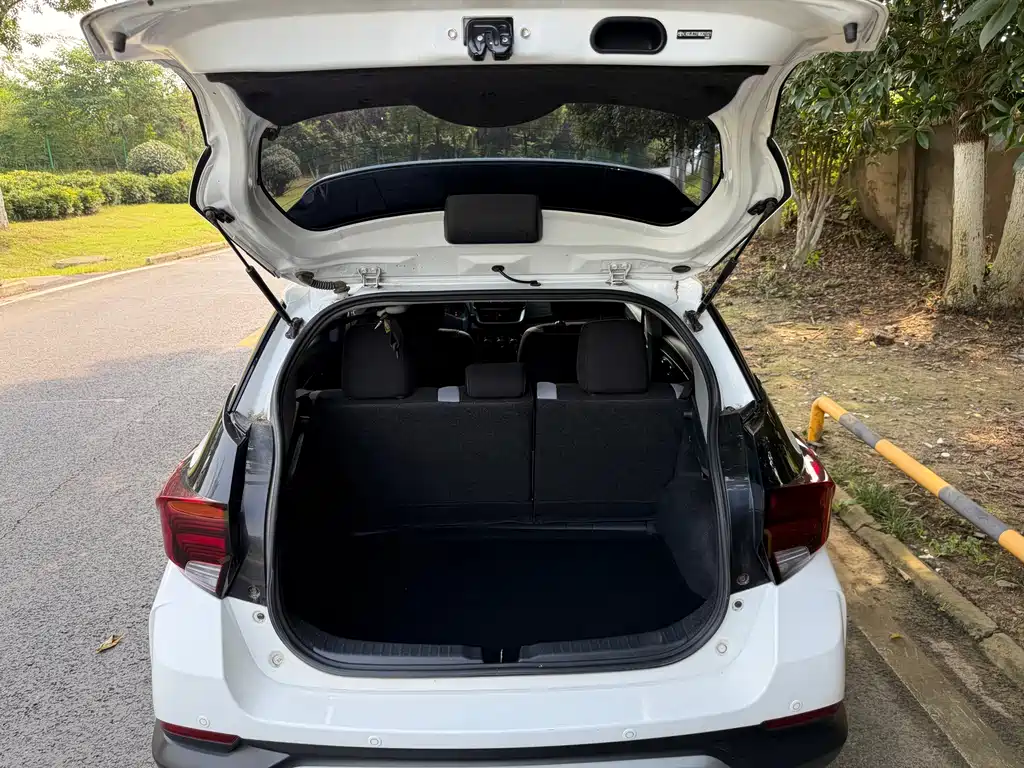 Toyota Yaris L 2021 — фото 12