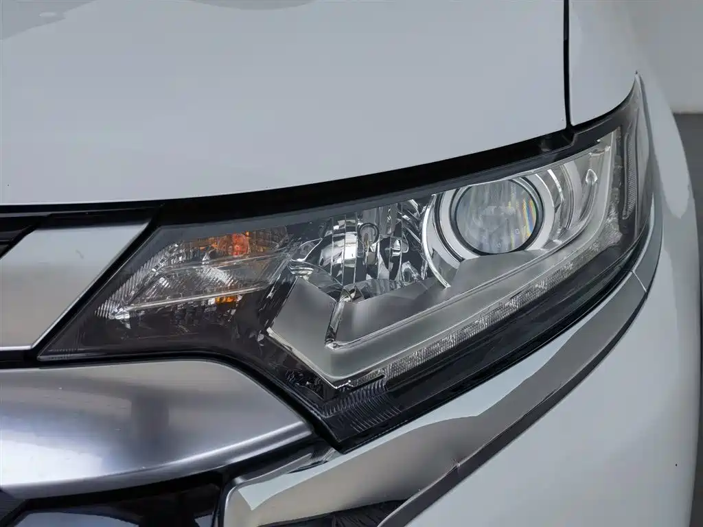 Mitsubishi Outlander 2019 — фото 7