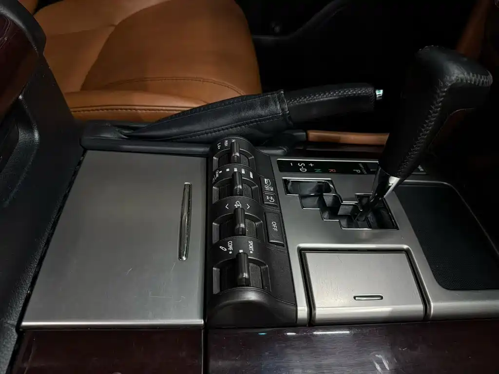 Lexus LX 2012