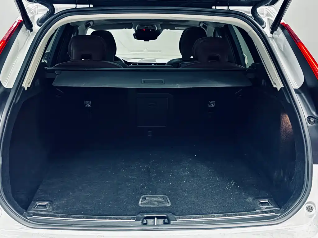 Volvo XC60 2019 — фото 16