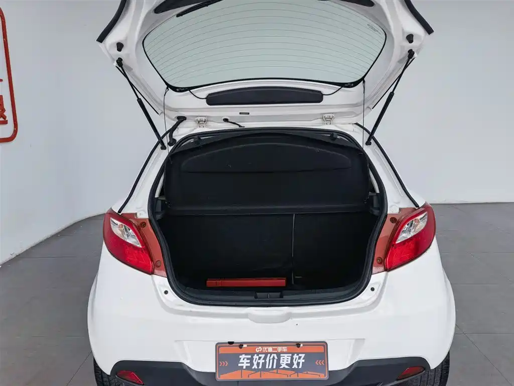 Mazda 2 2015 — фото 16