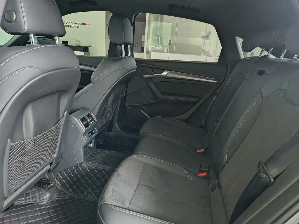 Audi Q5L Sportback 2023 — фото 8
