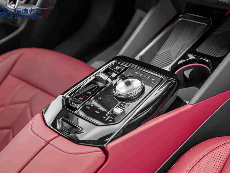 BMW 5 Series 2025 — фото 19