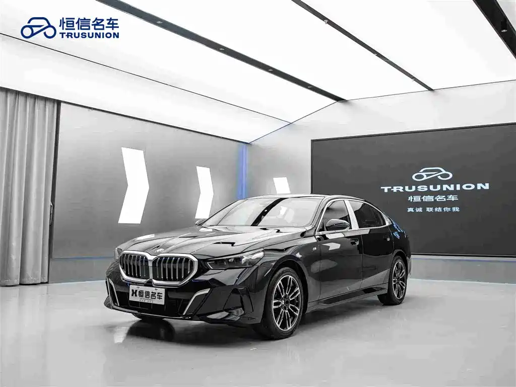 BMW 5 Series 2025 — фото 3