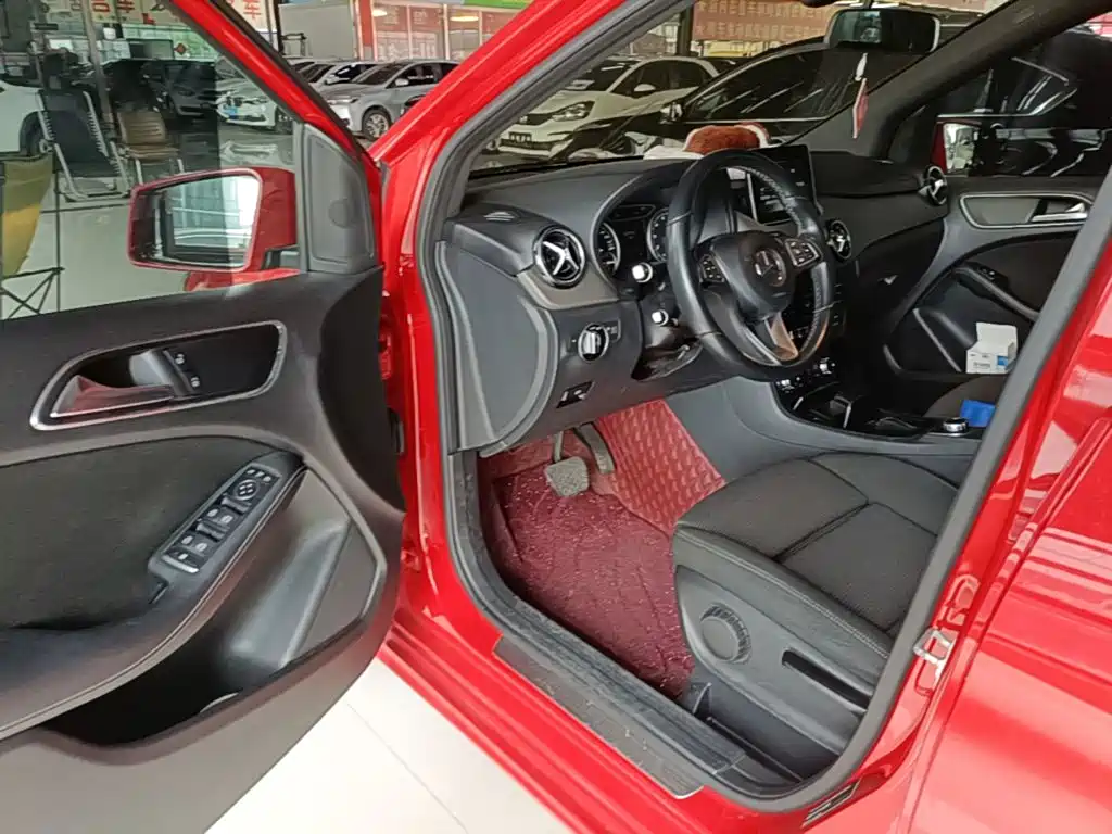 Mercedes-Benz B-Class 2018 — фото 16