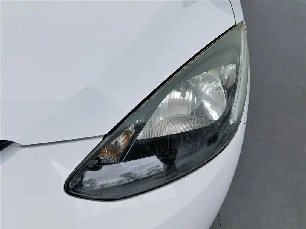 Mazda 2 2015