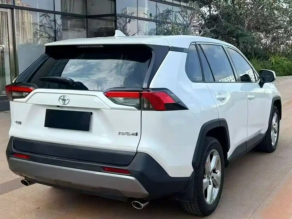 Toyota RAV4 2021