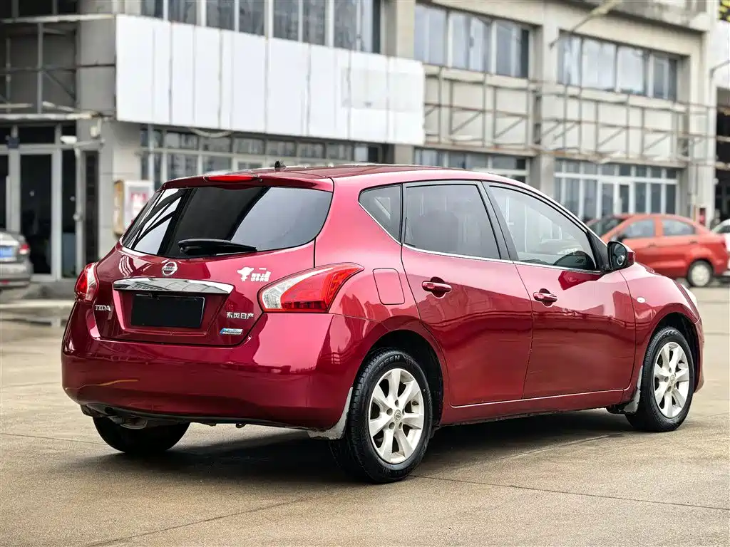 Nissan Tiida 2012