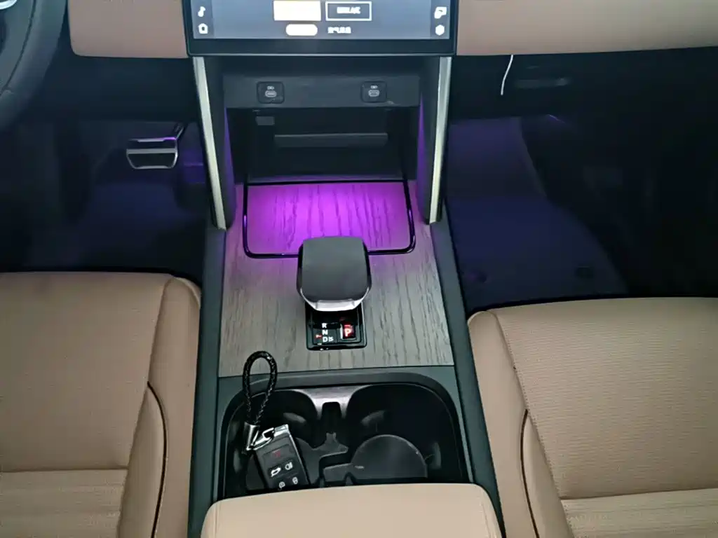 Land Rover Discovery Sport 2023 — фото 14