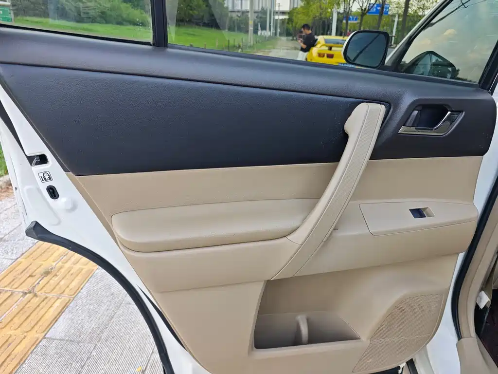 Toyota Highlander 2013 — фото 10