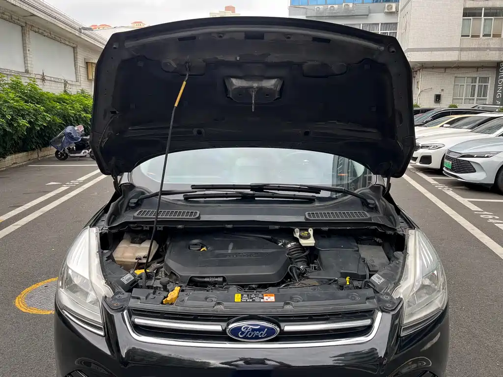 Ford Kuga 2014 — фото 11