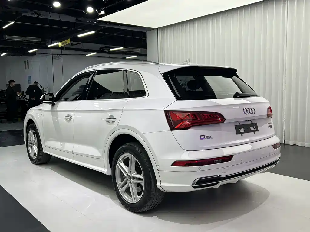 Audi Q5L 2020