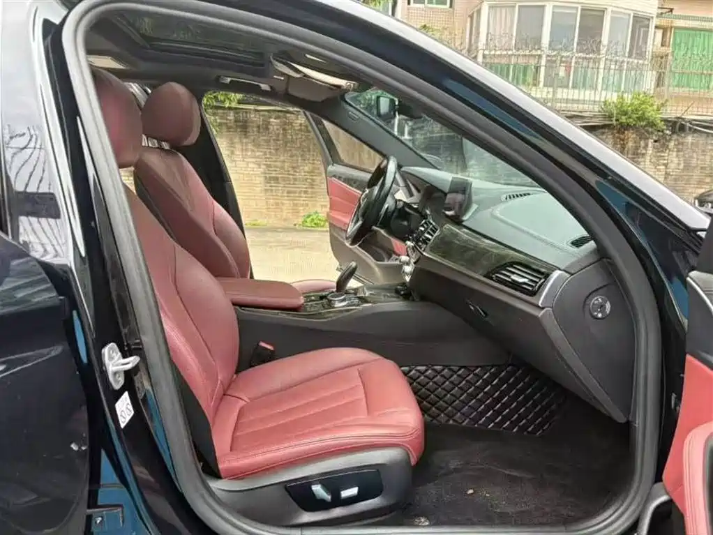BMW 5 Series 2019 — фото 8