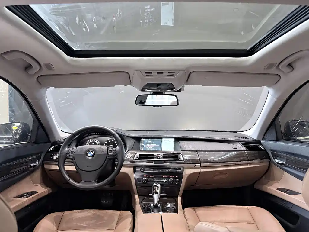 BMW 7 Series 2012 — фото 12