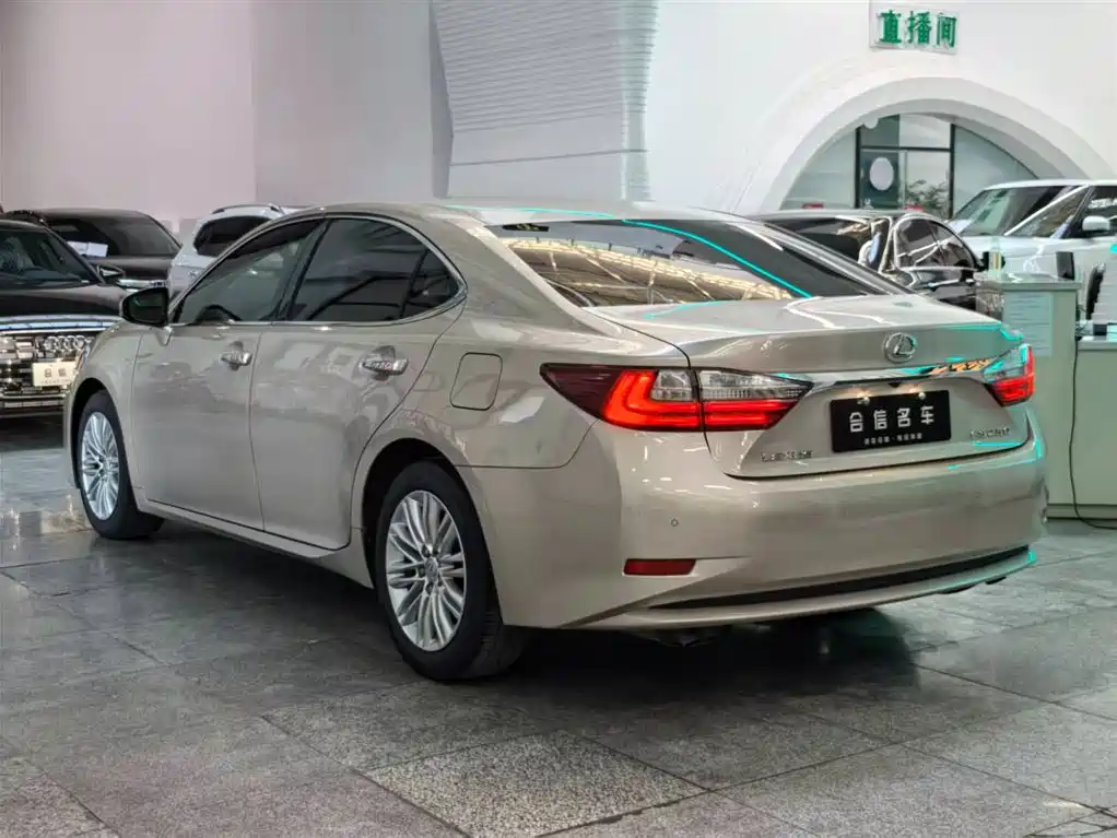 Lexus ES 2017 — фото 4