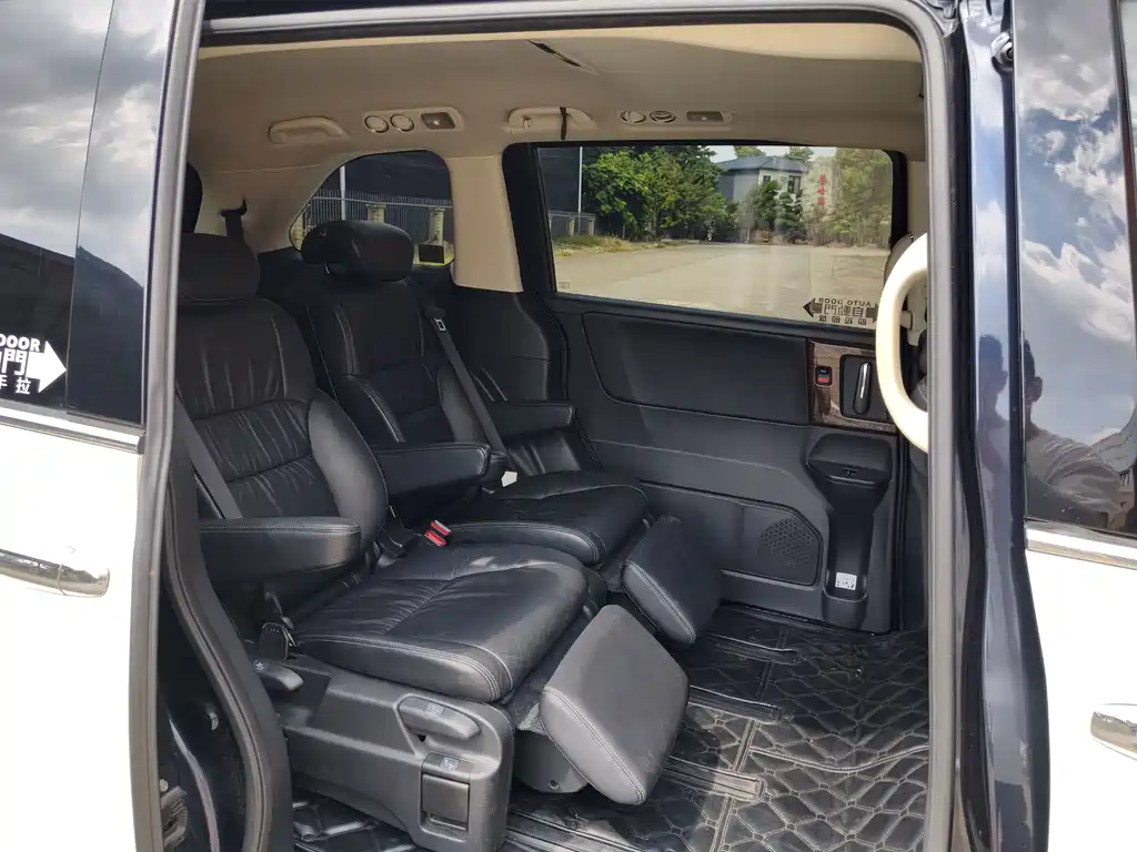 Honda Odyssey 2015 — фото 12