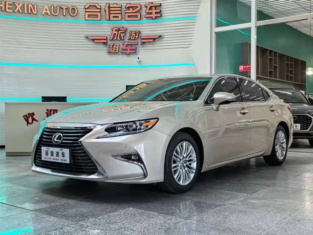 Lexus ES 2017 — фото 1
