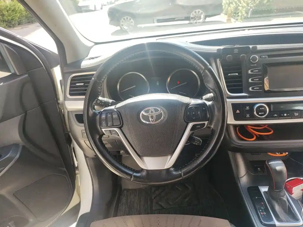 Toyota Highlander 2015 — фото 6