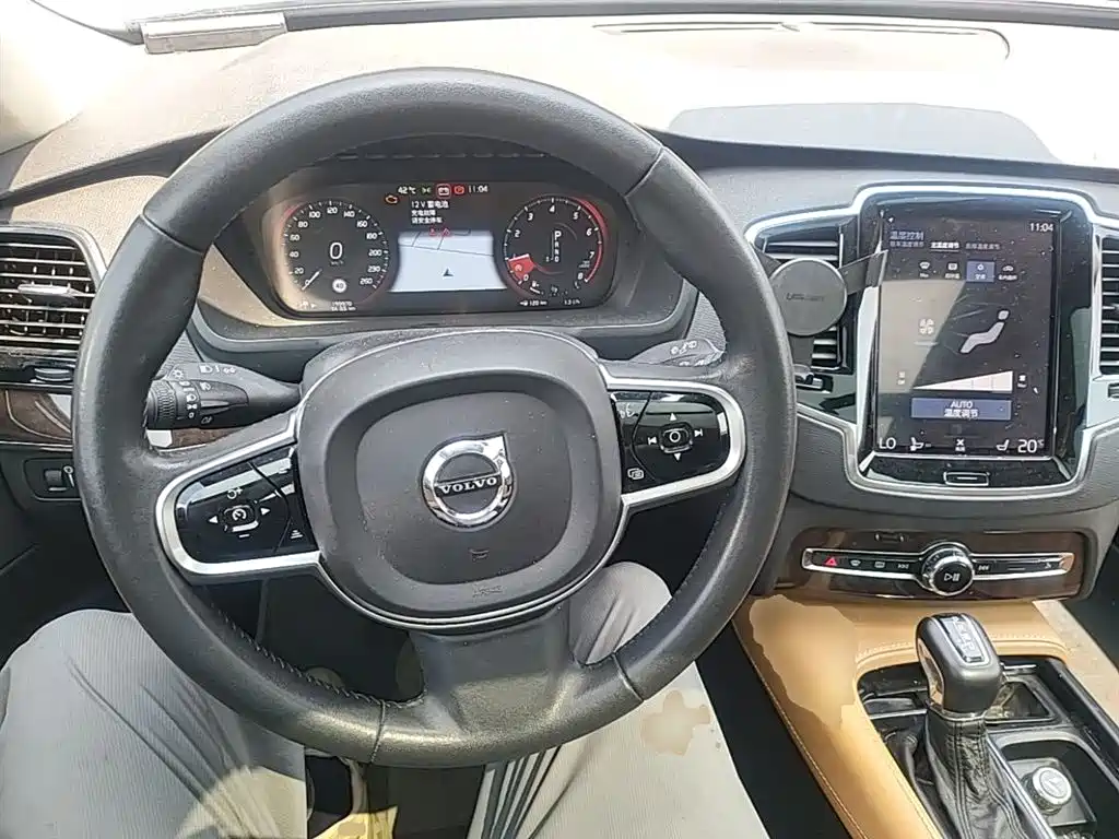Volvo XC90 2016 — фото 11