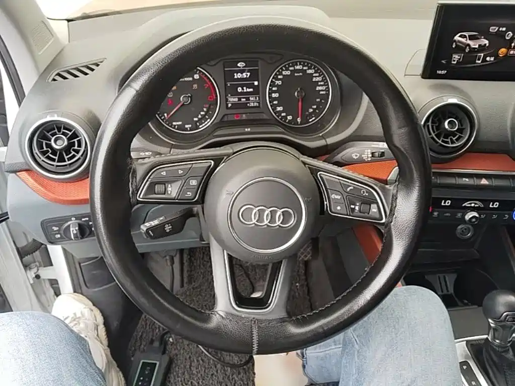 Audi Q2L 2019 — фото 11