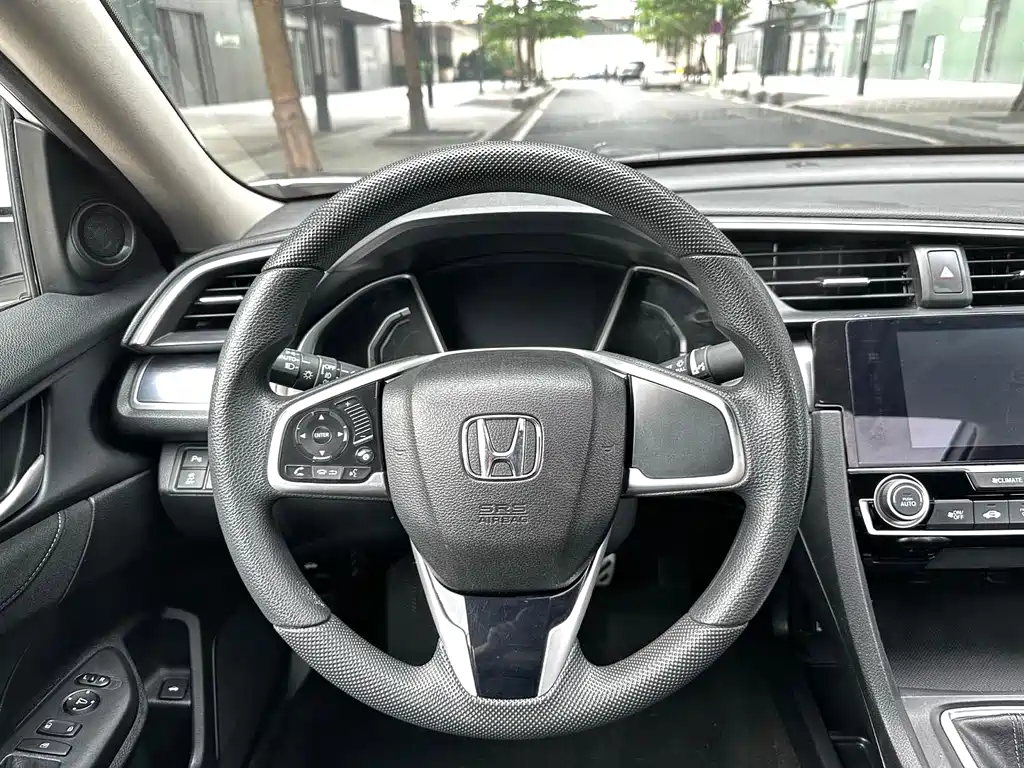 Honda Civic 2018 — фото 6