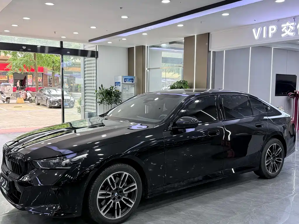 BMW 5 Series 2025