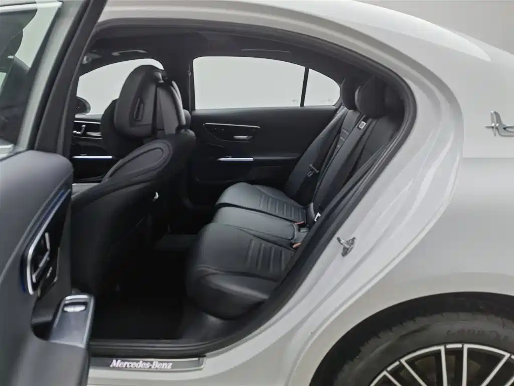 Mercedes-Benz C-Class 2023 — фото 15