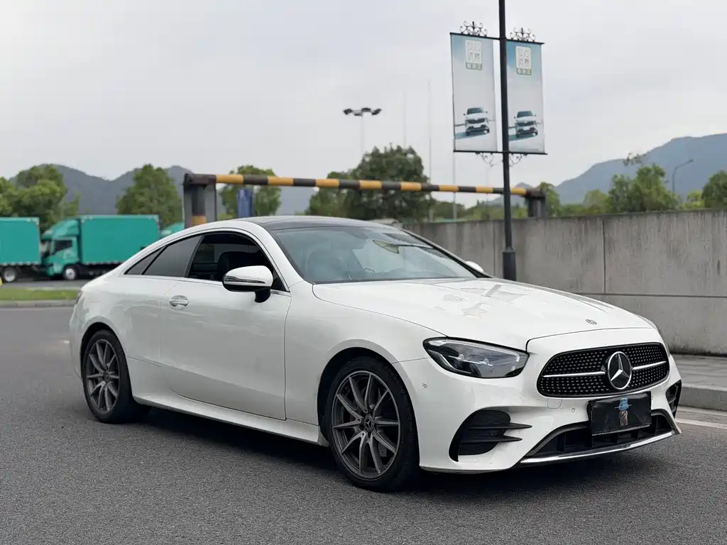 Mercedes-Benz E-Class 2022 — фото 3
