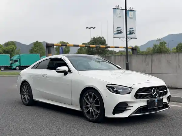 Mercedes-Benz E-Class 2022