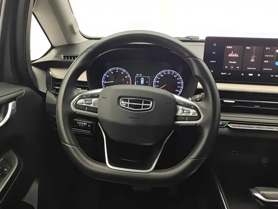 Geely Vision X3 2022 — фото 15