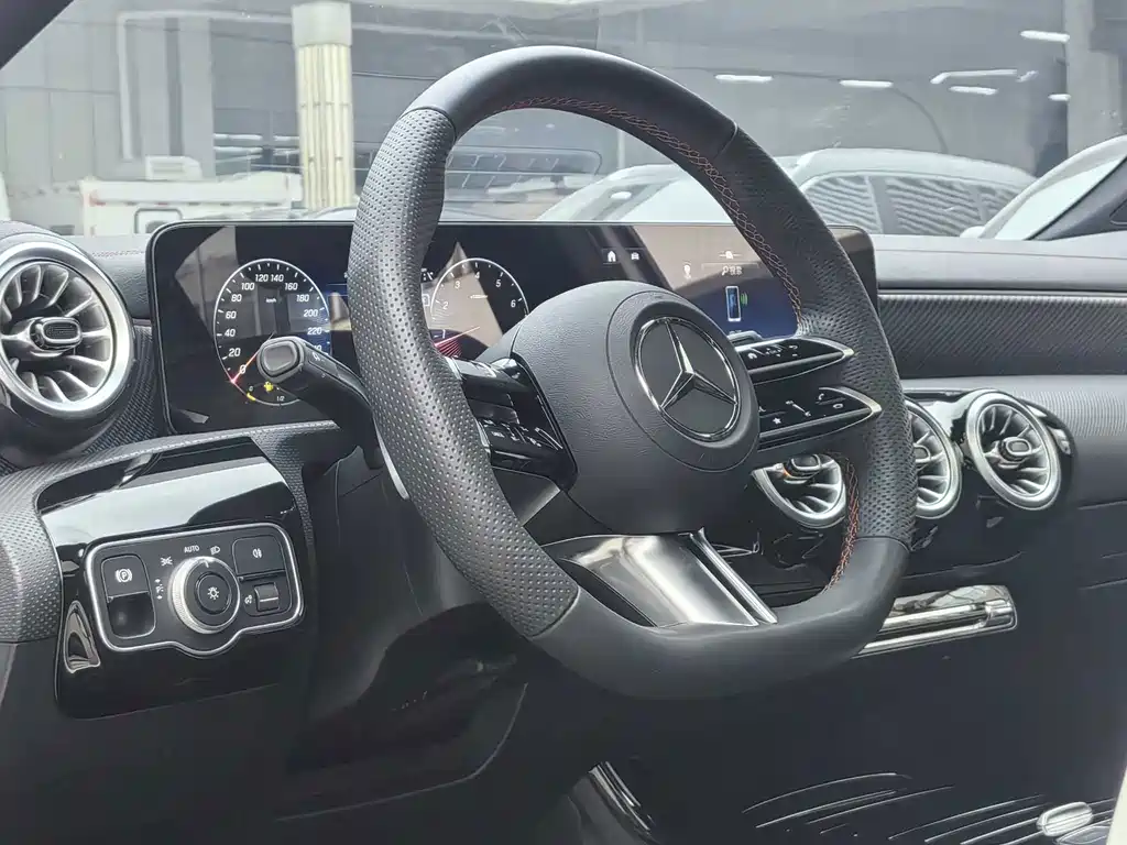 Mercedes-Benz A-Class 2025 — фото 8