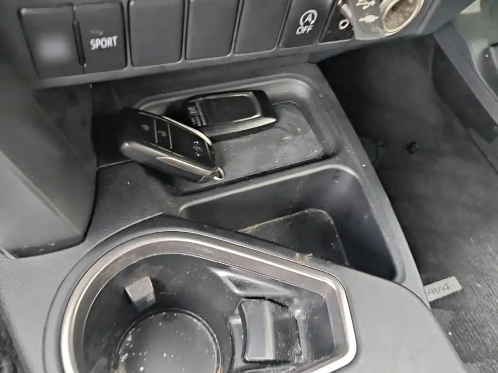 Toyota RAV4 2019 — фото 12