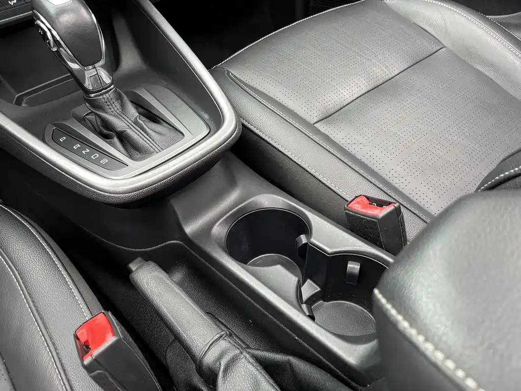 Ford Escort 2015 — фото 16