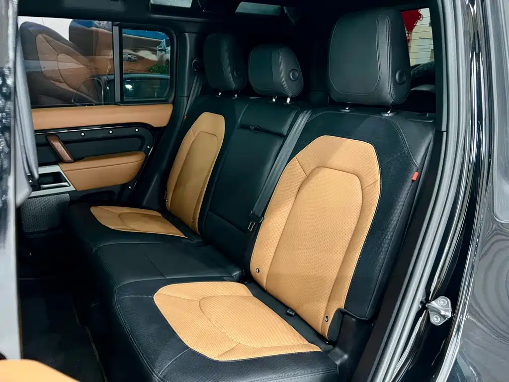 Land Rover Defender 2024 — фото 11