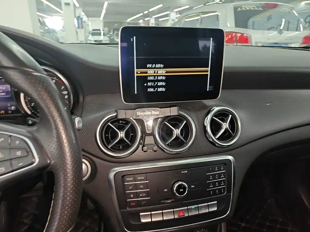 Mercedes-Benz GLA 2018 — фото 13