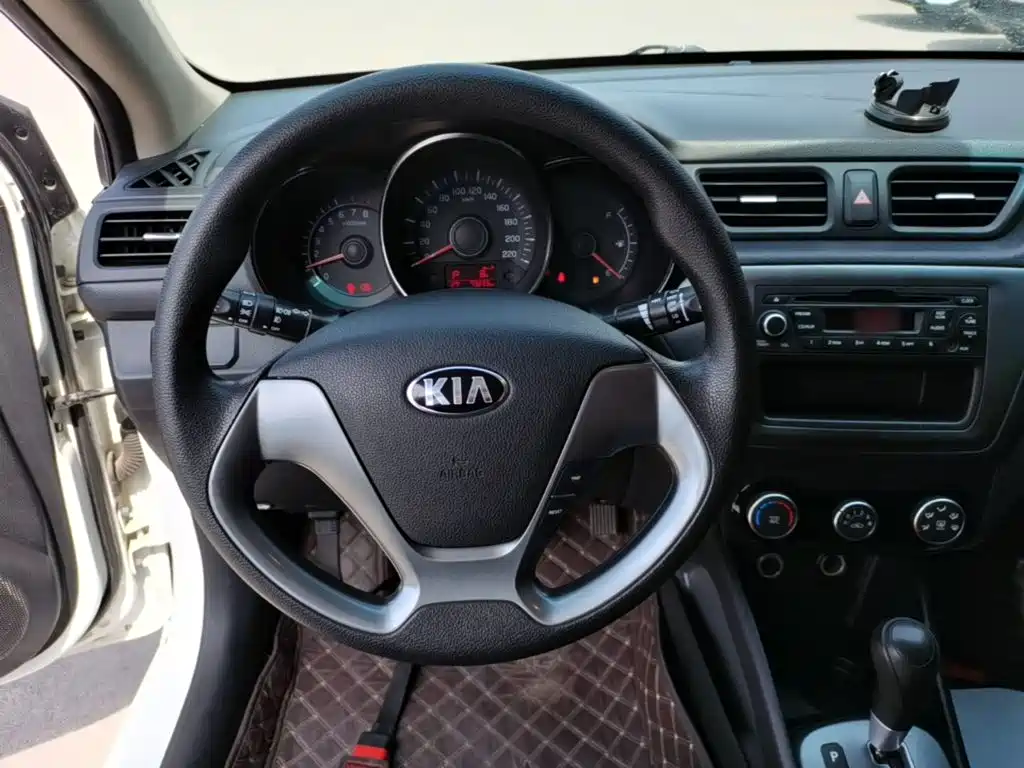 Kia K2 2015 — фото 11