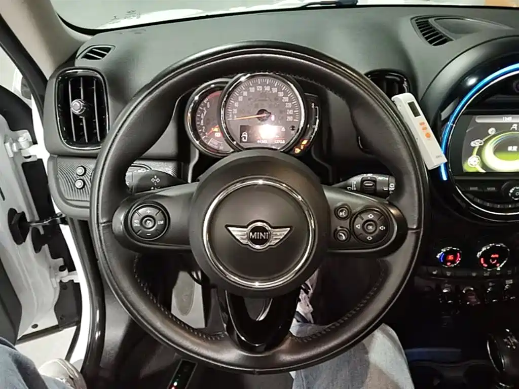 MINI Countryman 2018 — фото 11