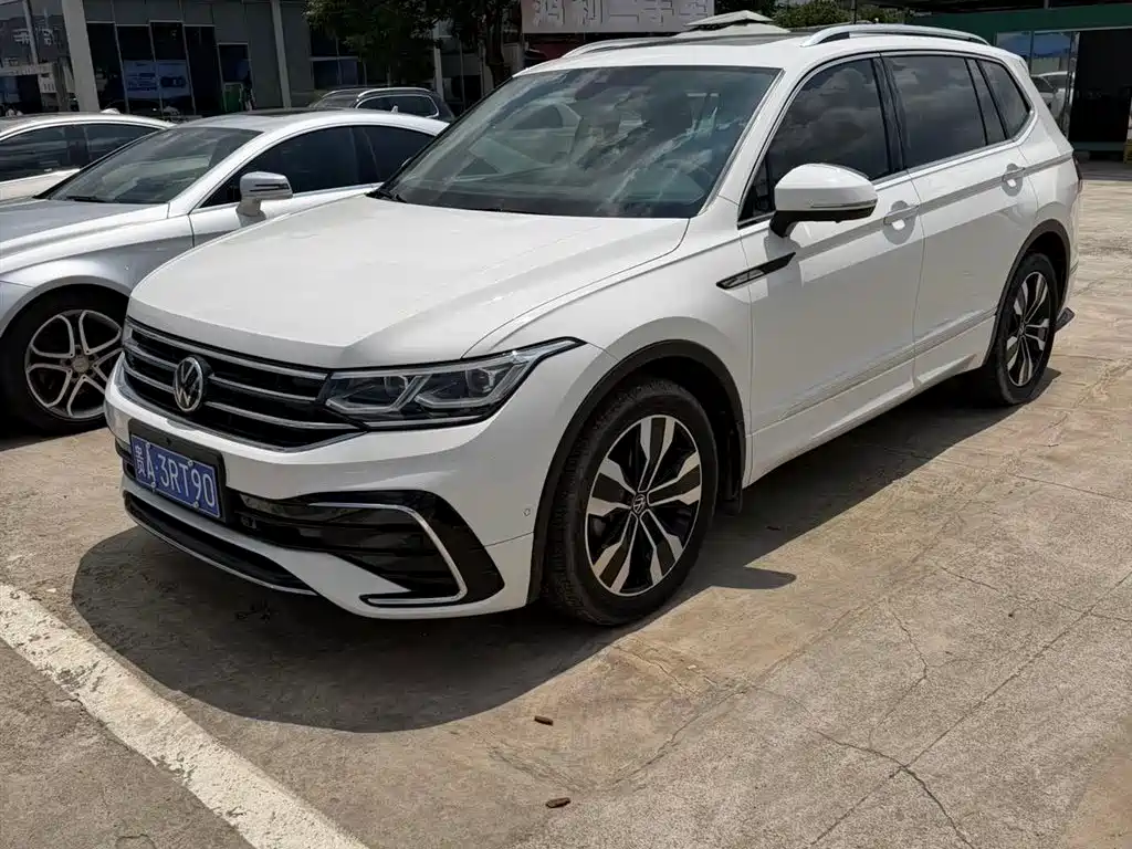 Volkswagen Tiguan L 2021 — фото 1