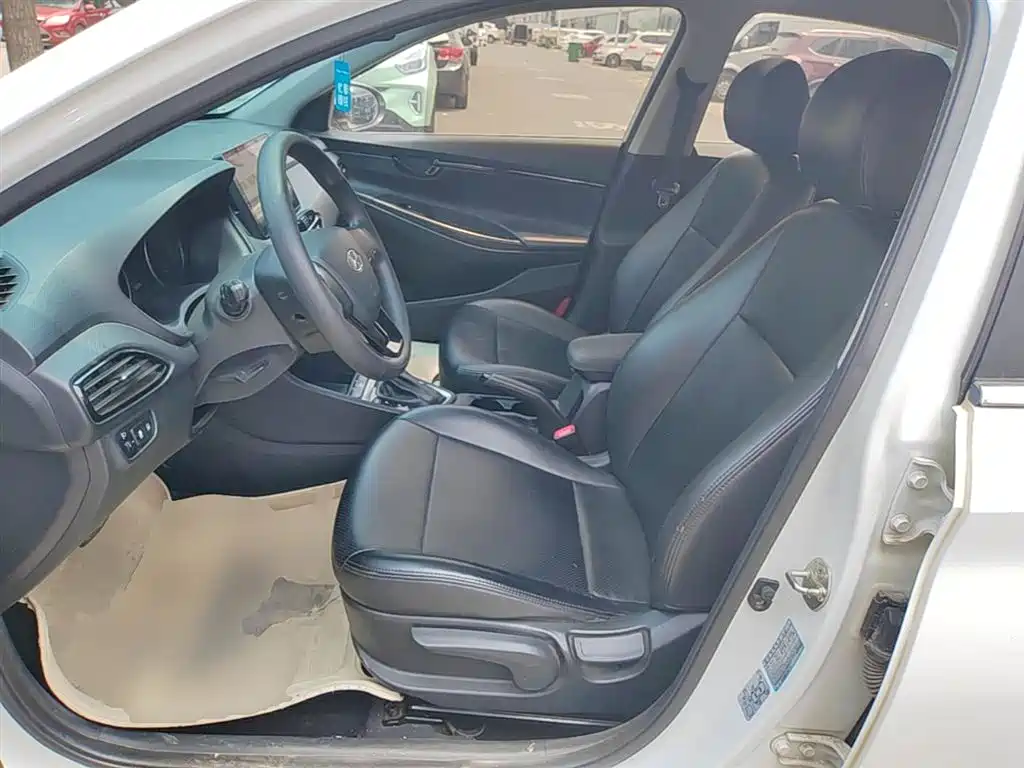 Hyundai Elantra 2019 — фото 15